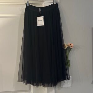 🖤 NWT 🖤 Black Tulle Midi Skirt, L